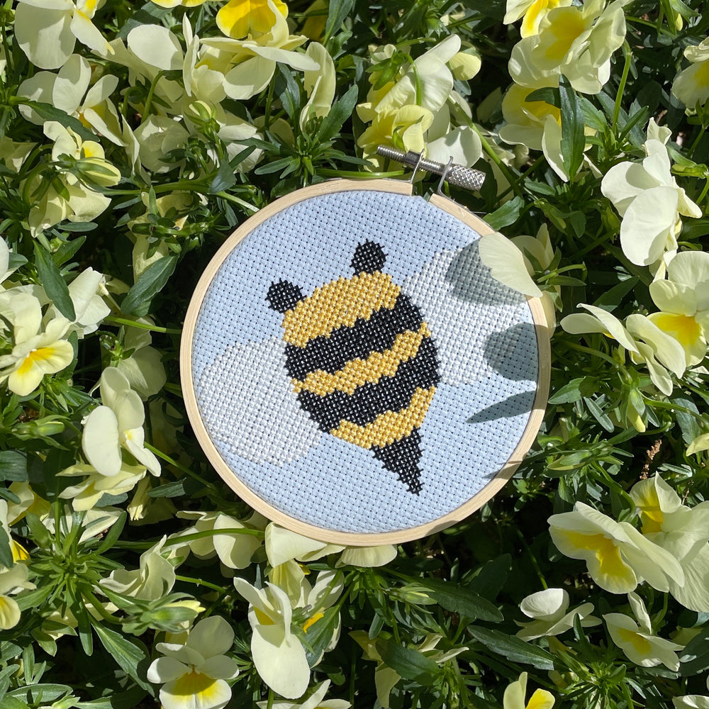 PATTERN WS Busy Bee by Mary Engelbreit Counted Cross Stitch